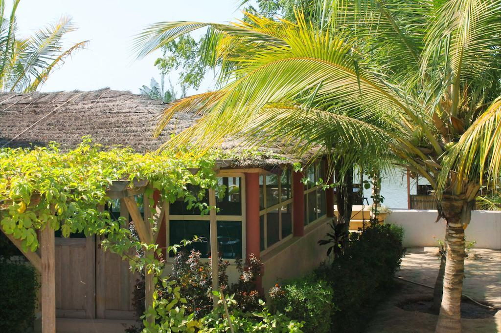Lampsar Lodge Ndiongo Eksteriør bilde