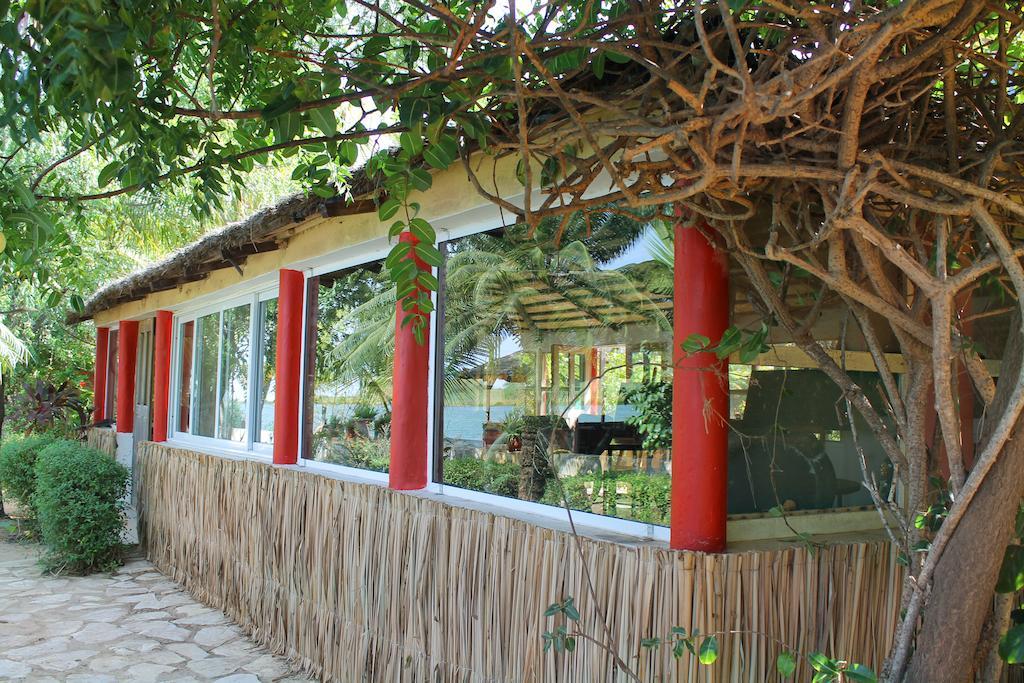 Lampsar Lodge Ndiongo Eksteriør bilde