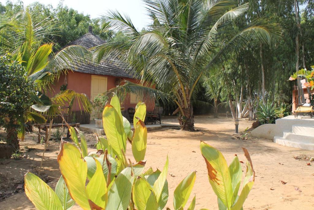 Lampsar Lodge Ndiongo Eksteriør bilde